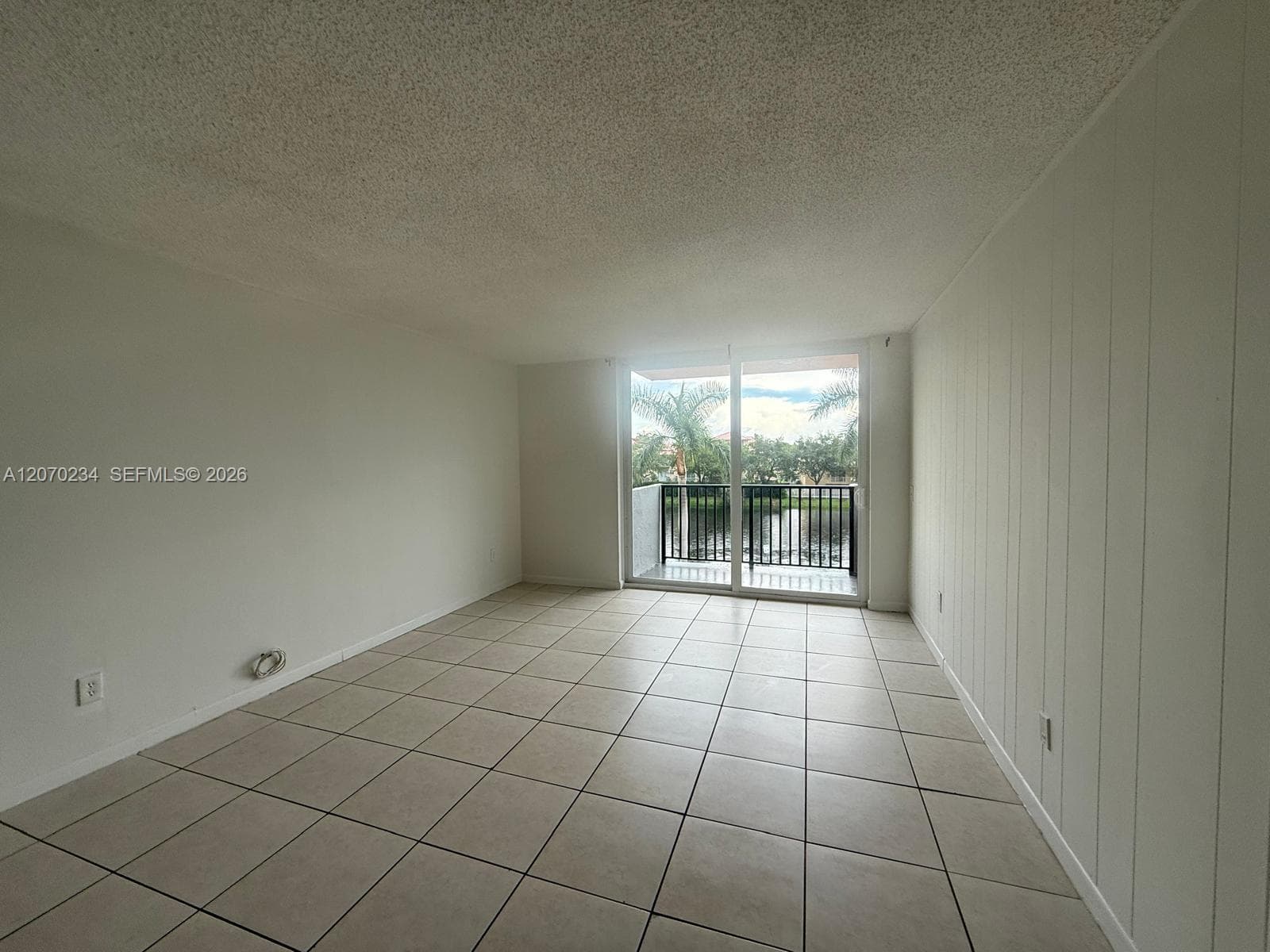 2075 NE 164th St 302 photo 10