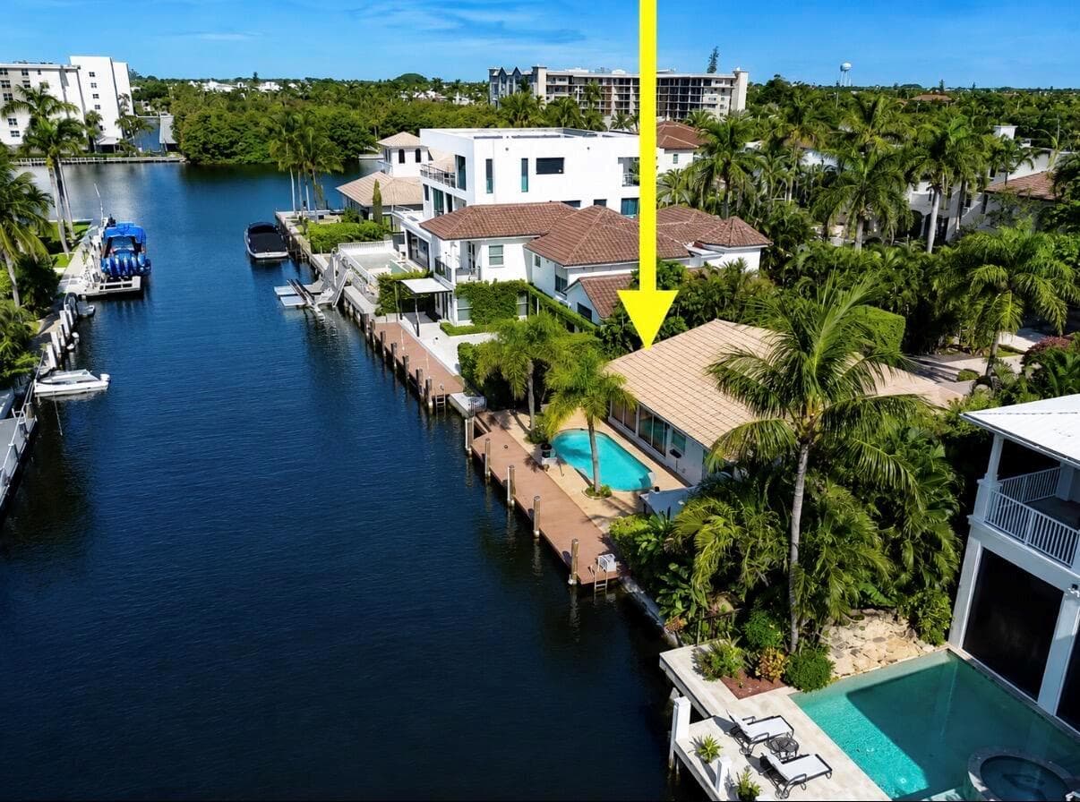 1014 Lewis Cove photo 2