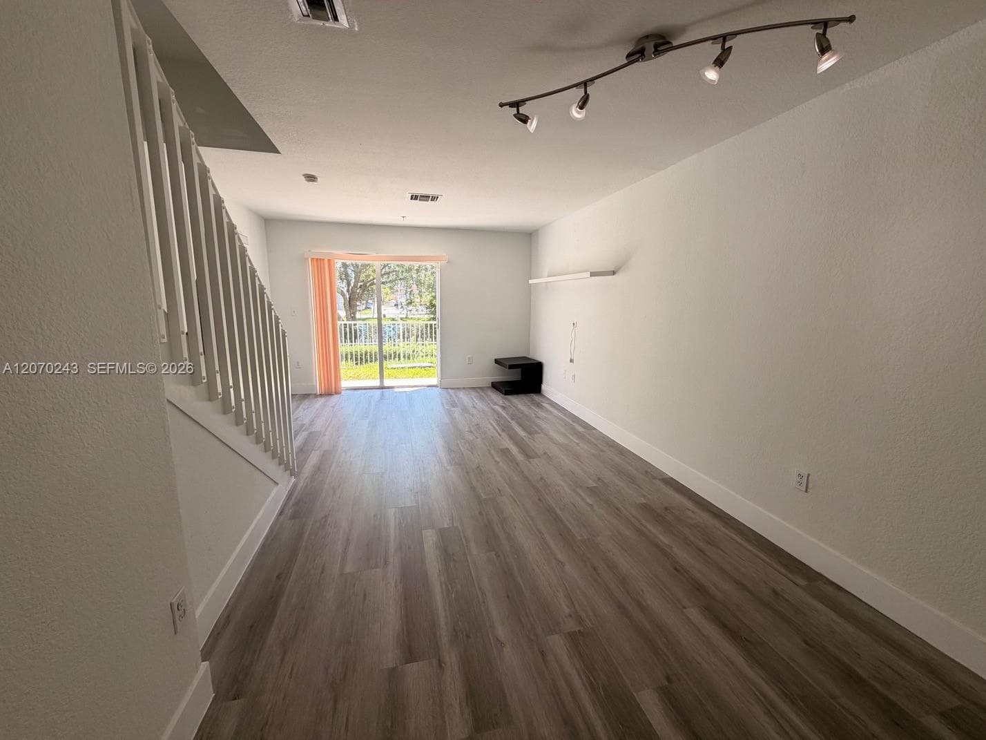 2054 NE 167th St 3-122 photo 12