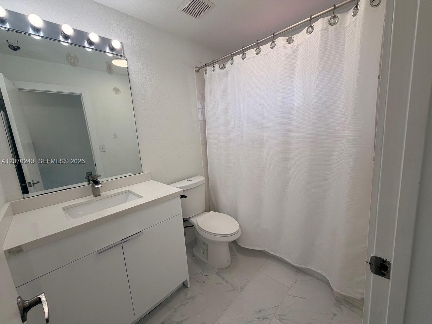 2054 NE 167th St 3-122 photo 24
