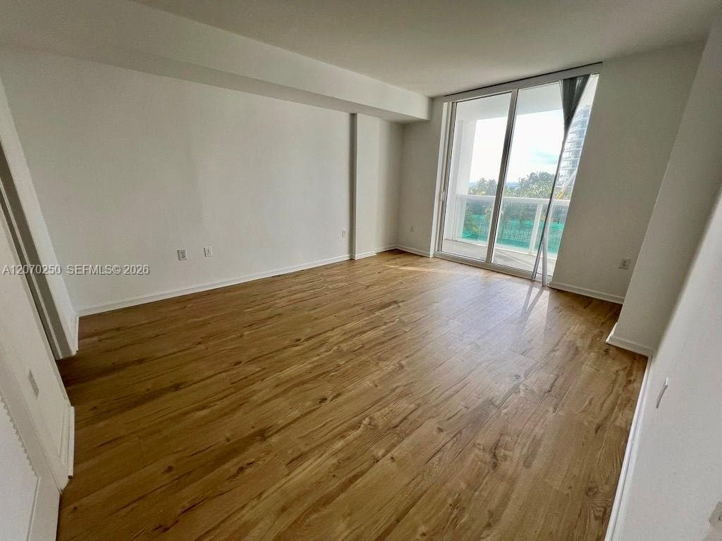 10275 Collins Ave 415 photo 5