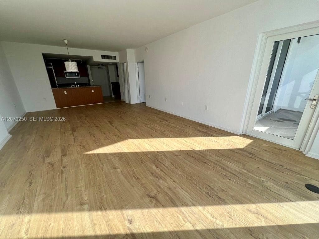 10275 Collins Ave 415 photo 4