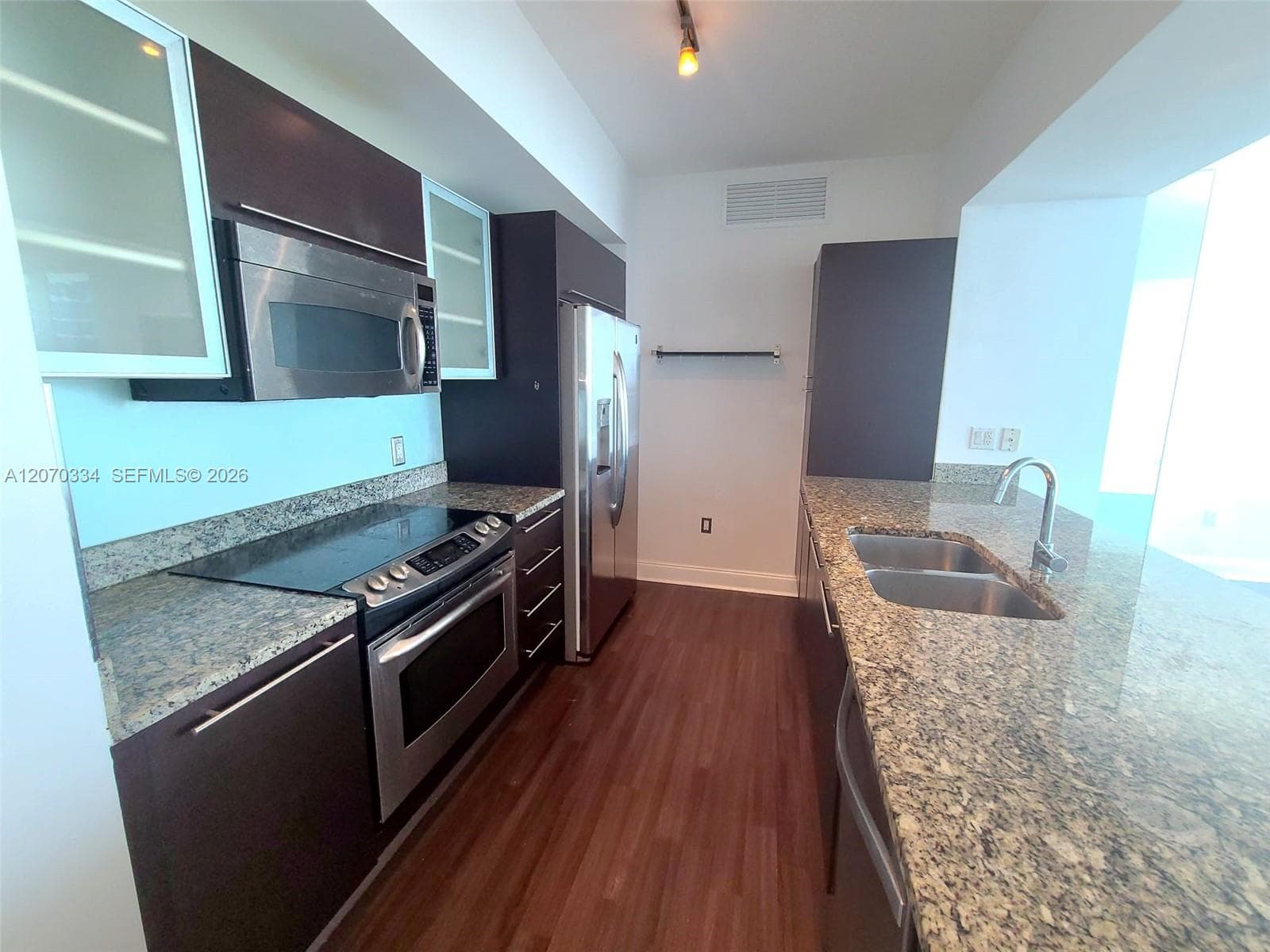 951 BRICKELL AVE 3710 photo 4