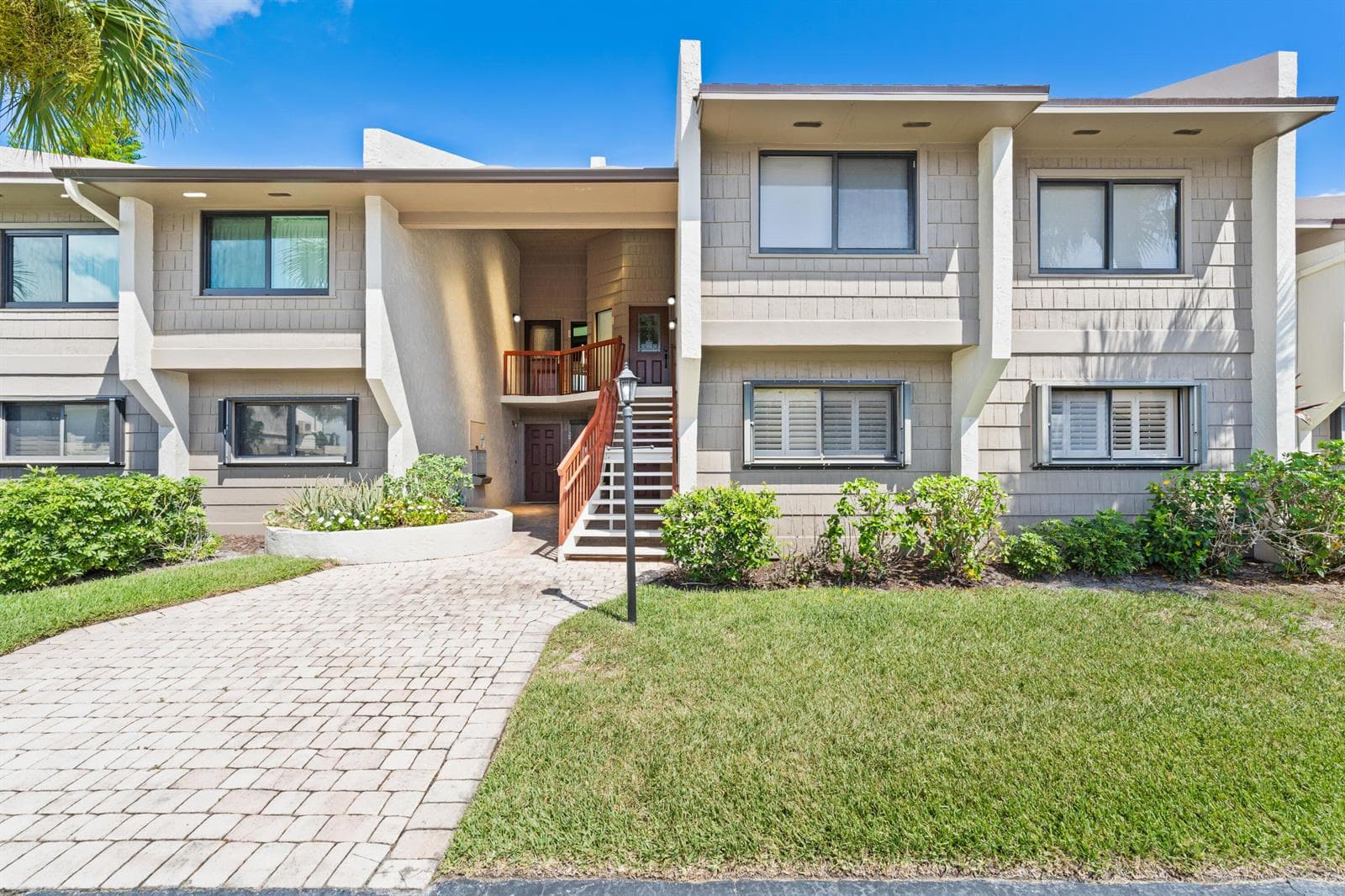 1600 NE Dixie Highway #4-107 3