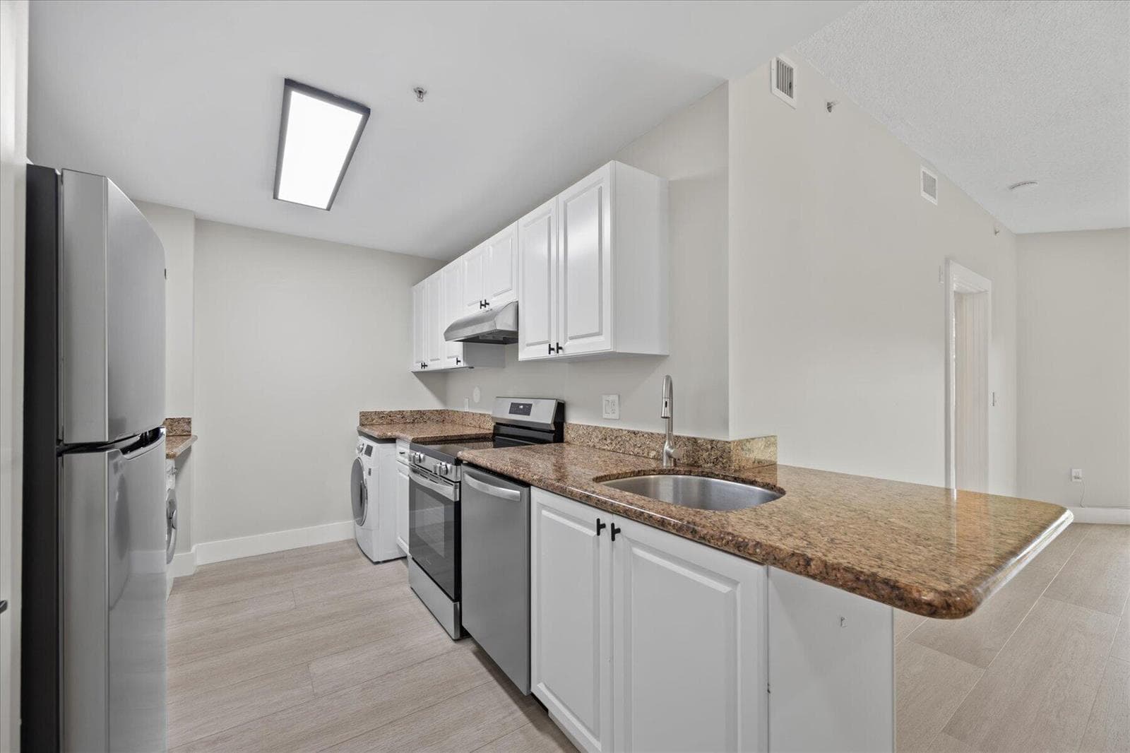 2020 Greenview Shores Boulevard 102 photo 6