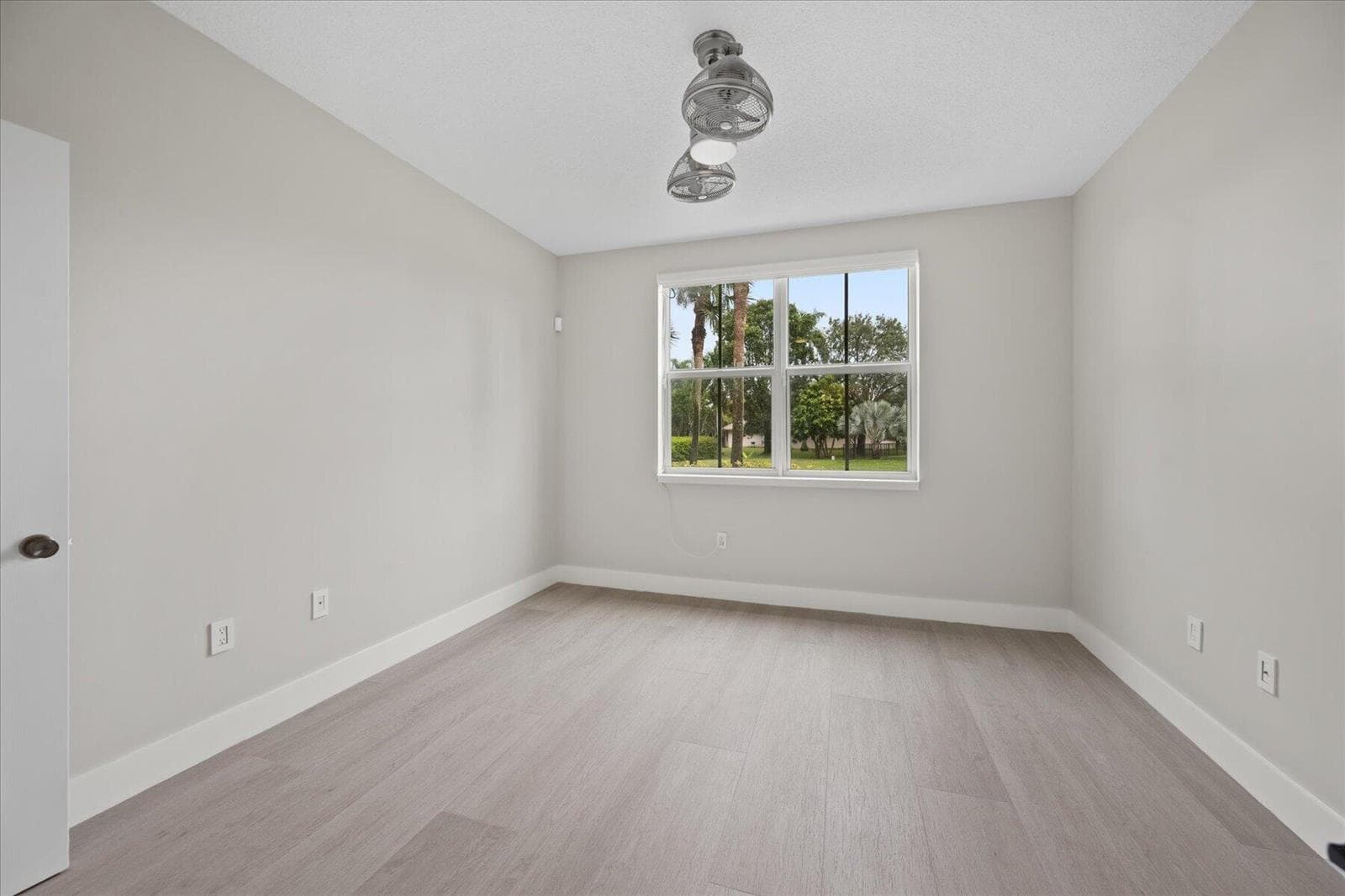 2020 Greenview Shores Boulevard 102 photo 10