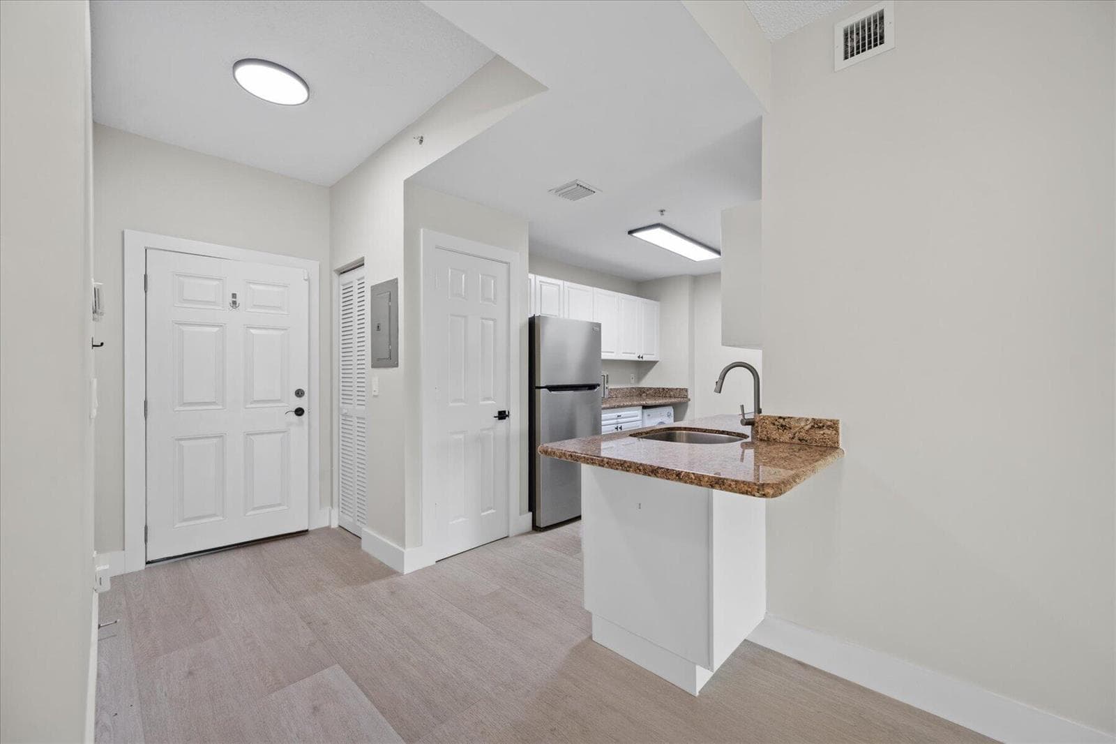 2020 Greenview Shores Boulevard 102 photo 4