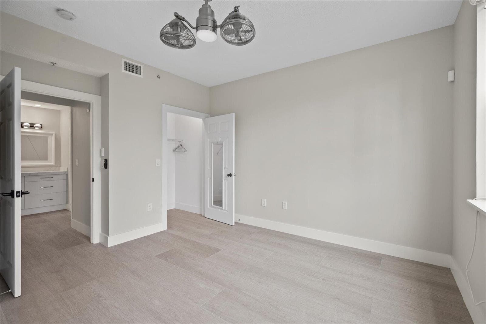 2020 Greenview Shores Boulevard 102 photo 8
