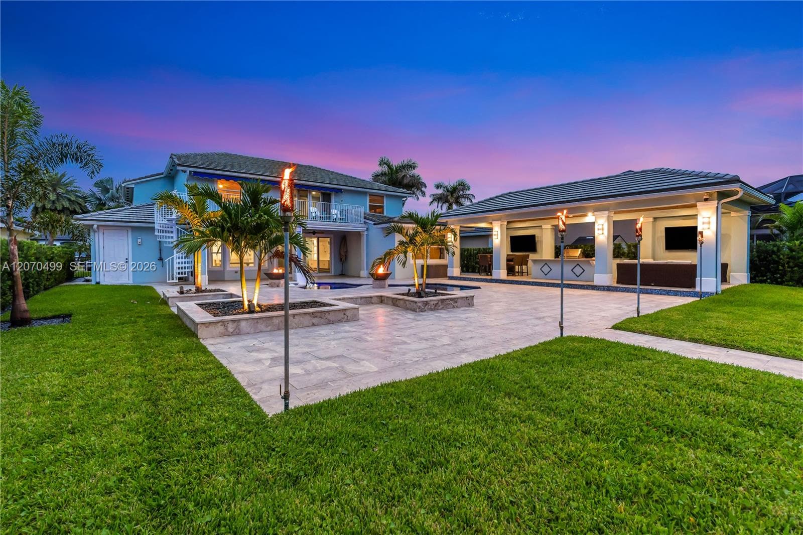 665 SW Yacht Basin Way photo 4