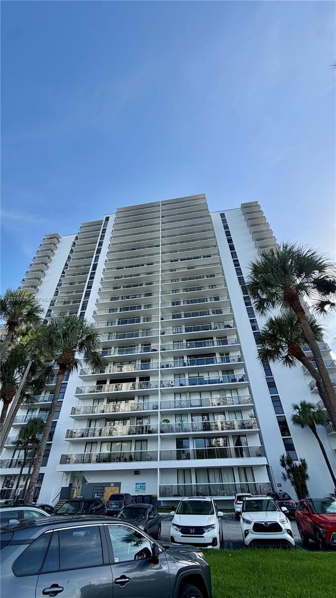 3701 N Country Club Dr 304 photo 1