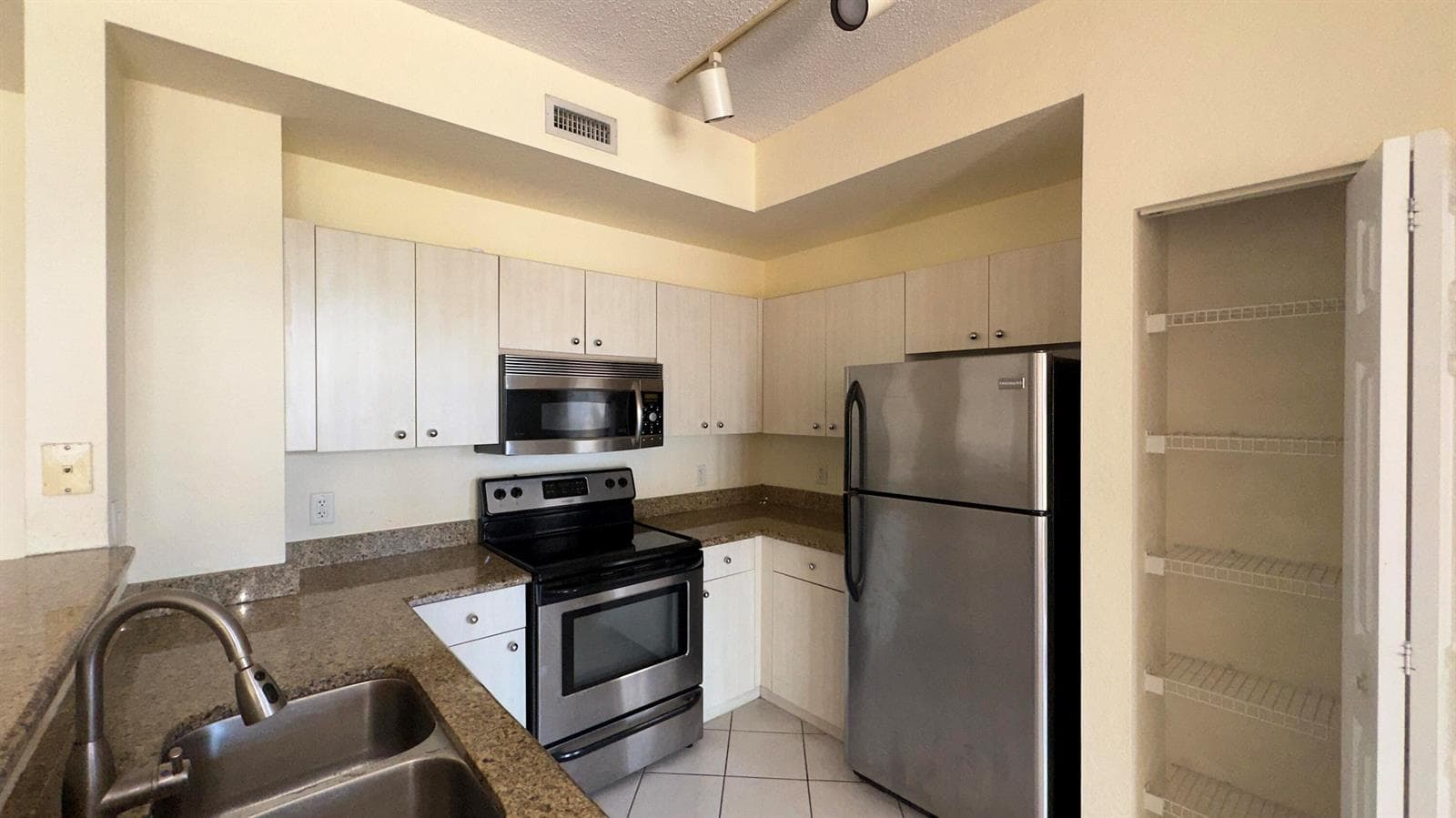 1801 N Flagler Drive 910 photo 6