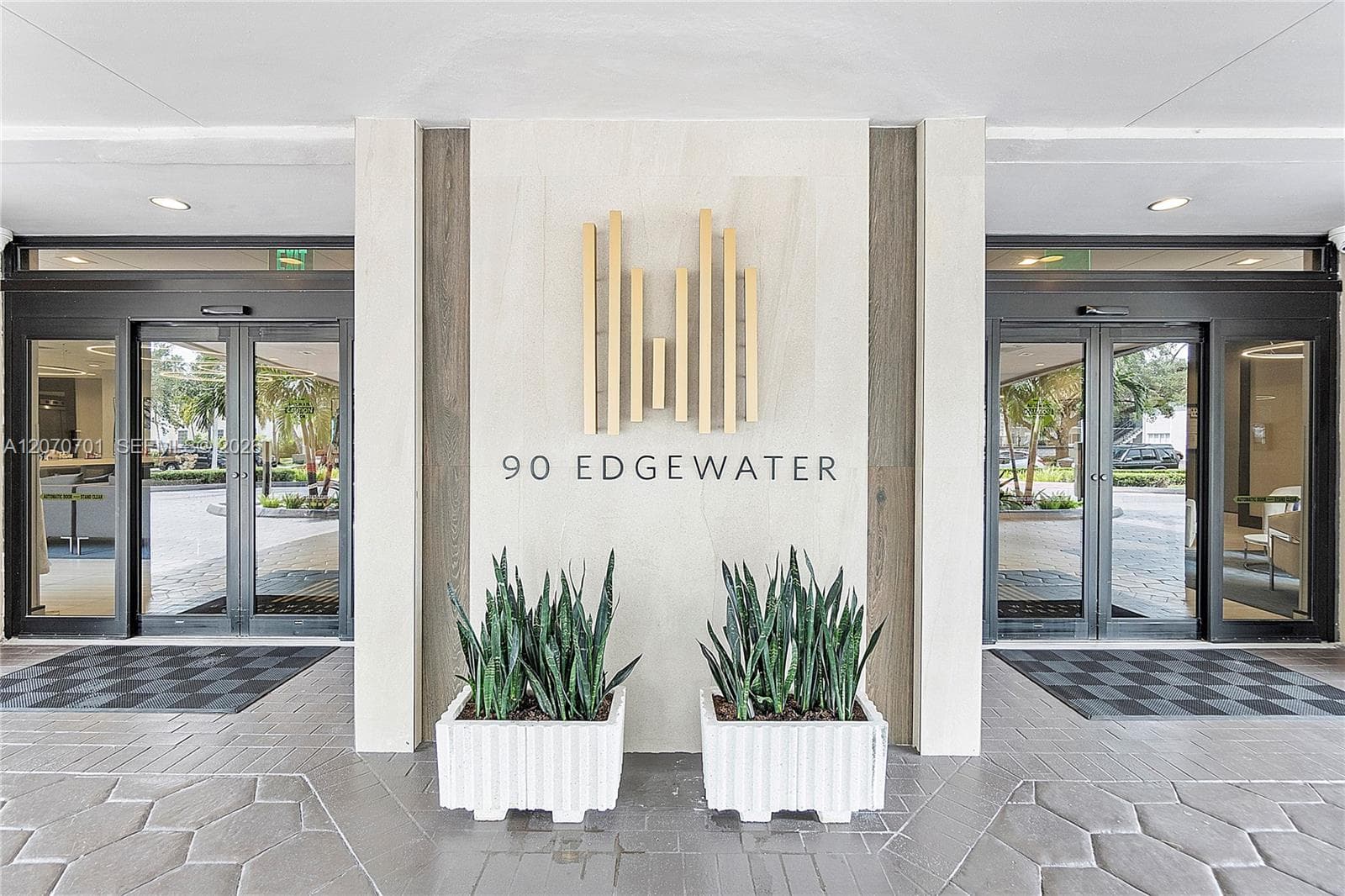 90 Edgewater Dr 917 photo 13