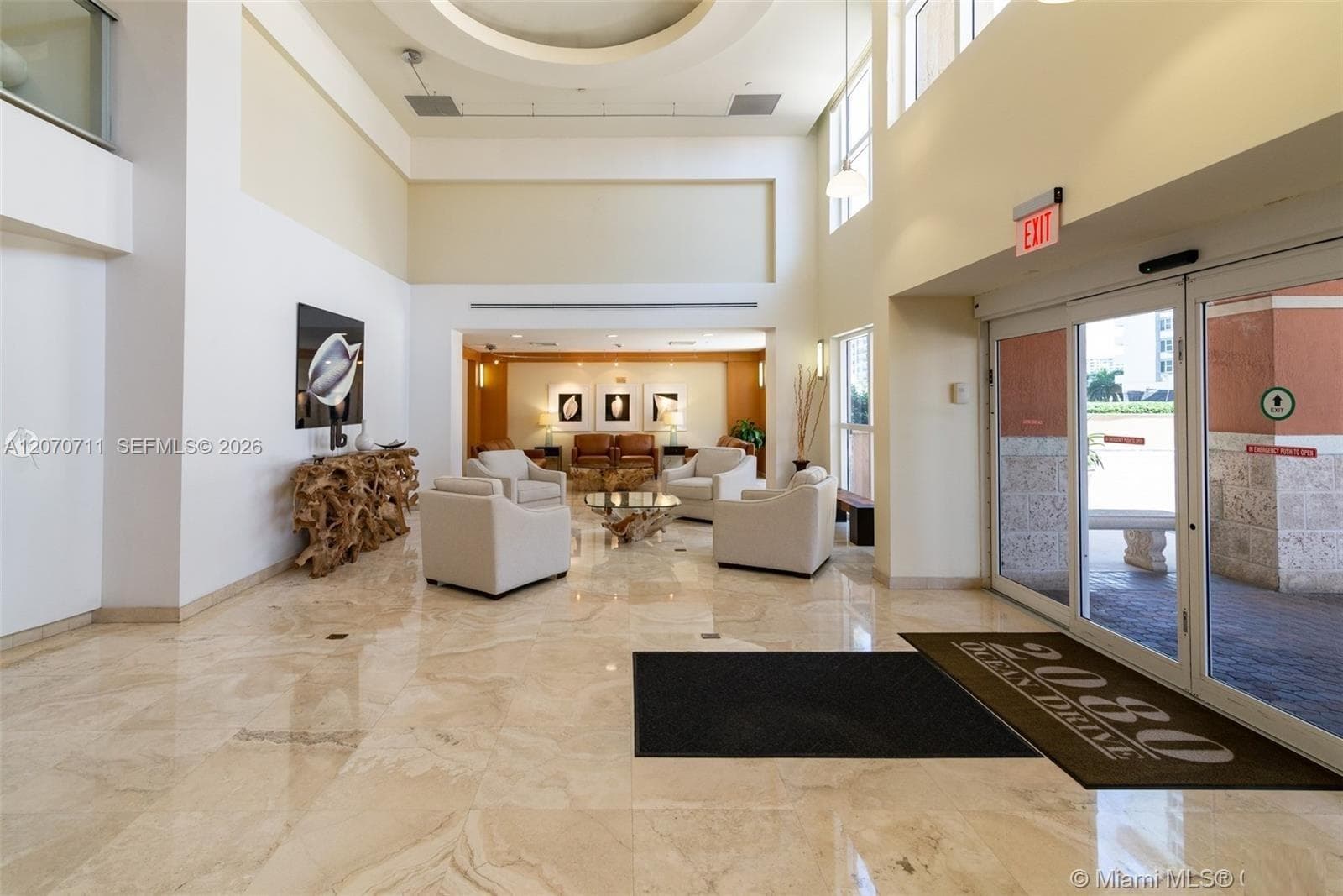 2080 S Ocean Dr LPH9 photo 3