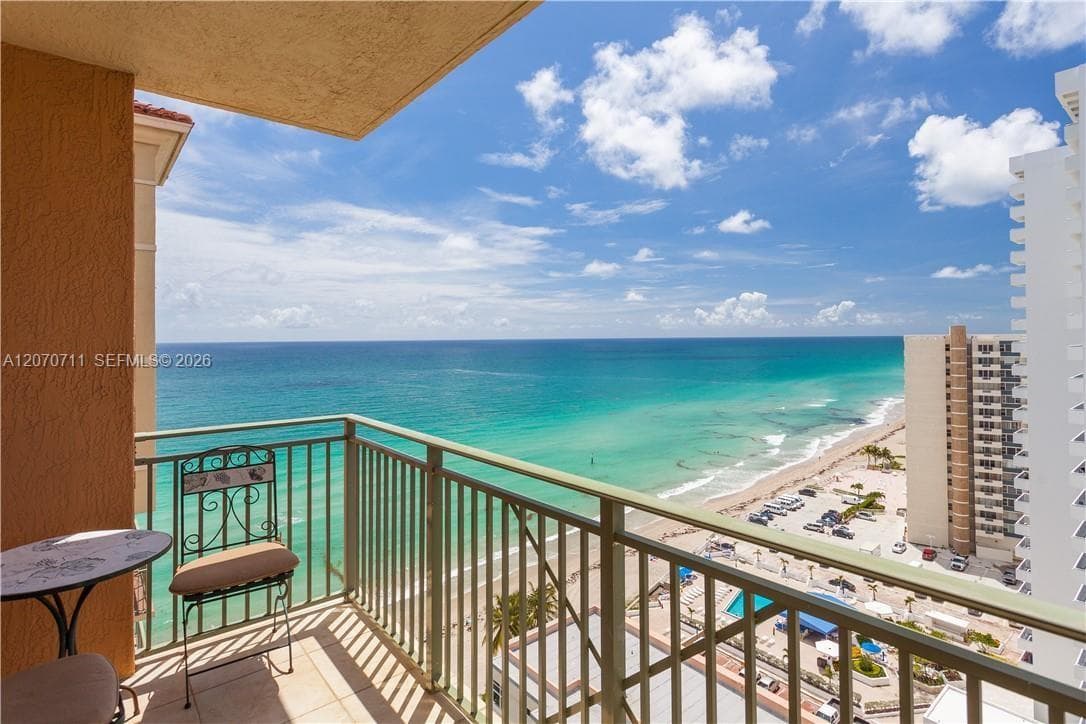 2080 S Ocean Dr LPH9 photo 5