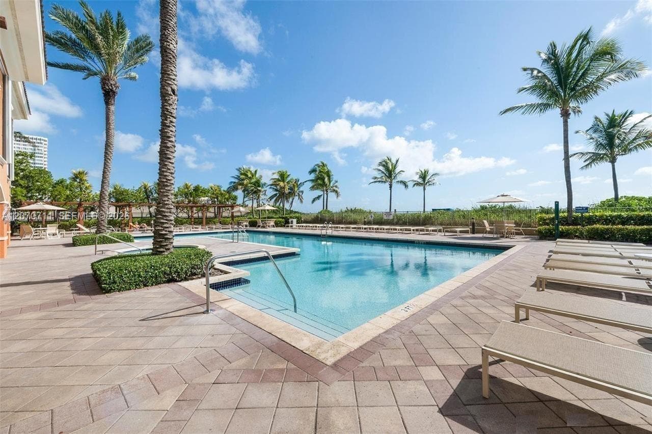 2080 S Ocean Dr LPH9 photo 20