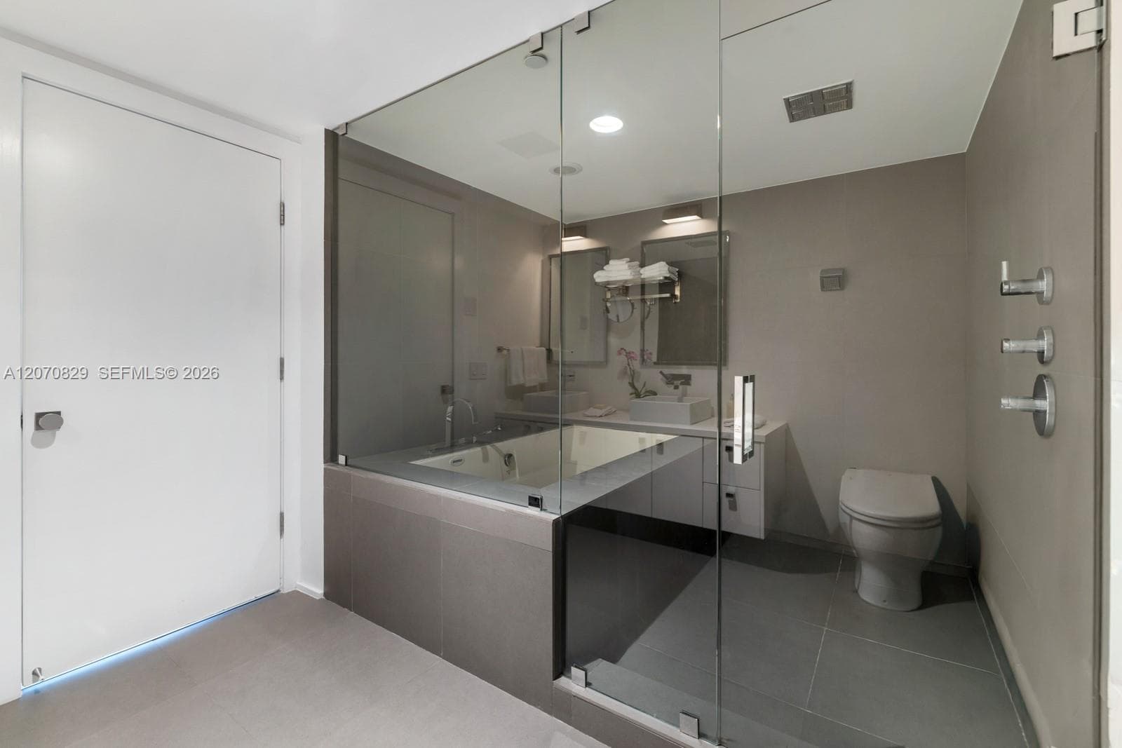 5875 Collins Ave 1102 photo 17