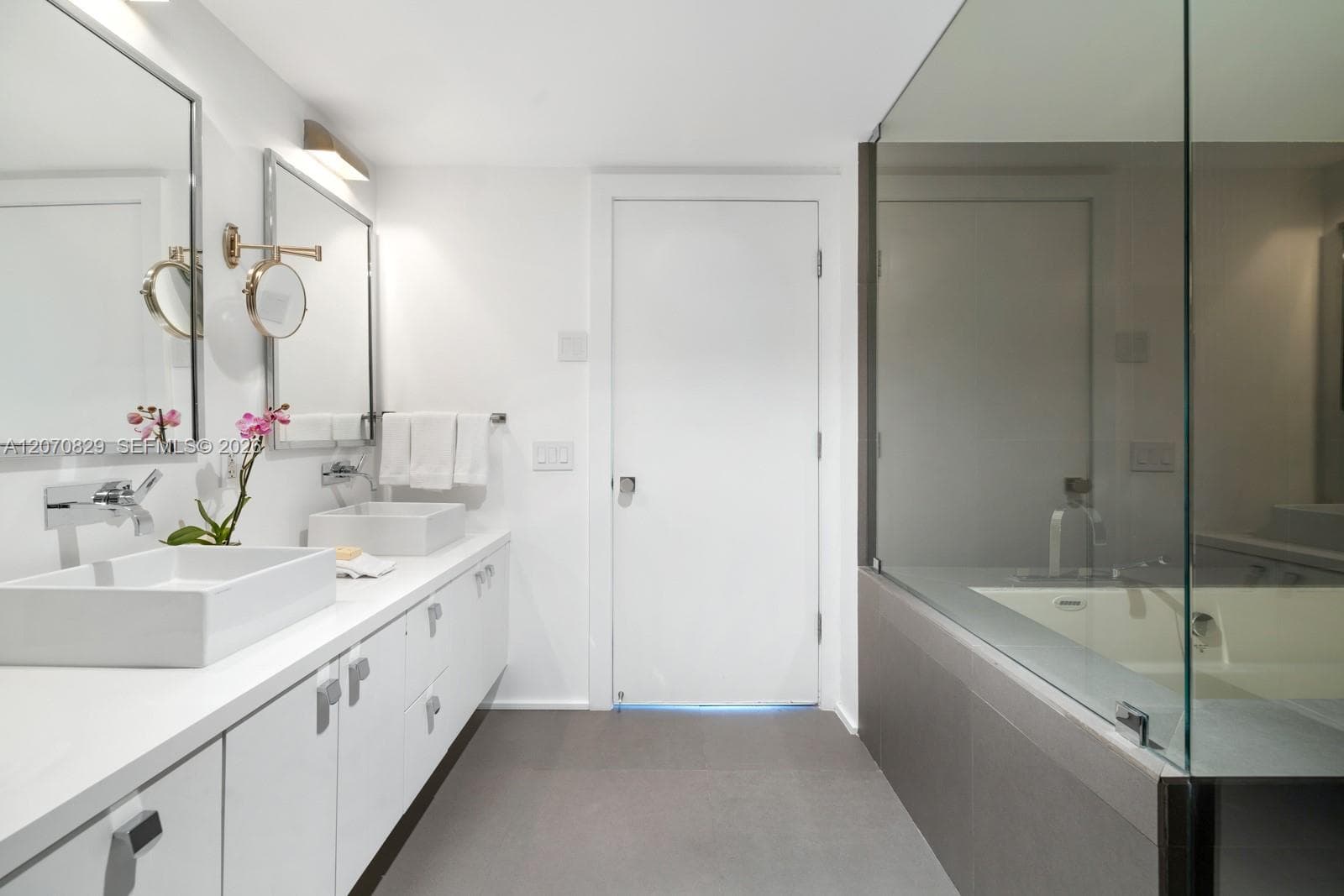 5875 Collins Ave 1102 photo 16