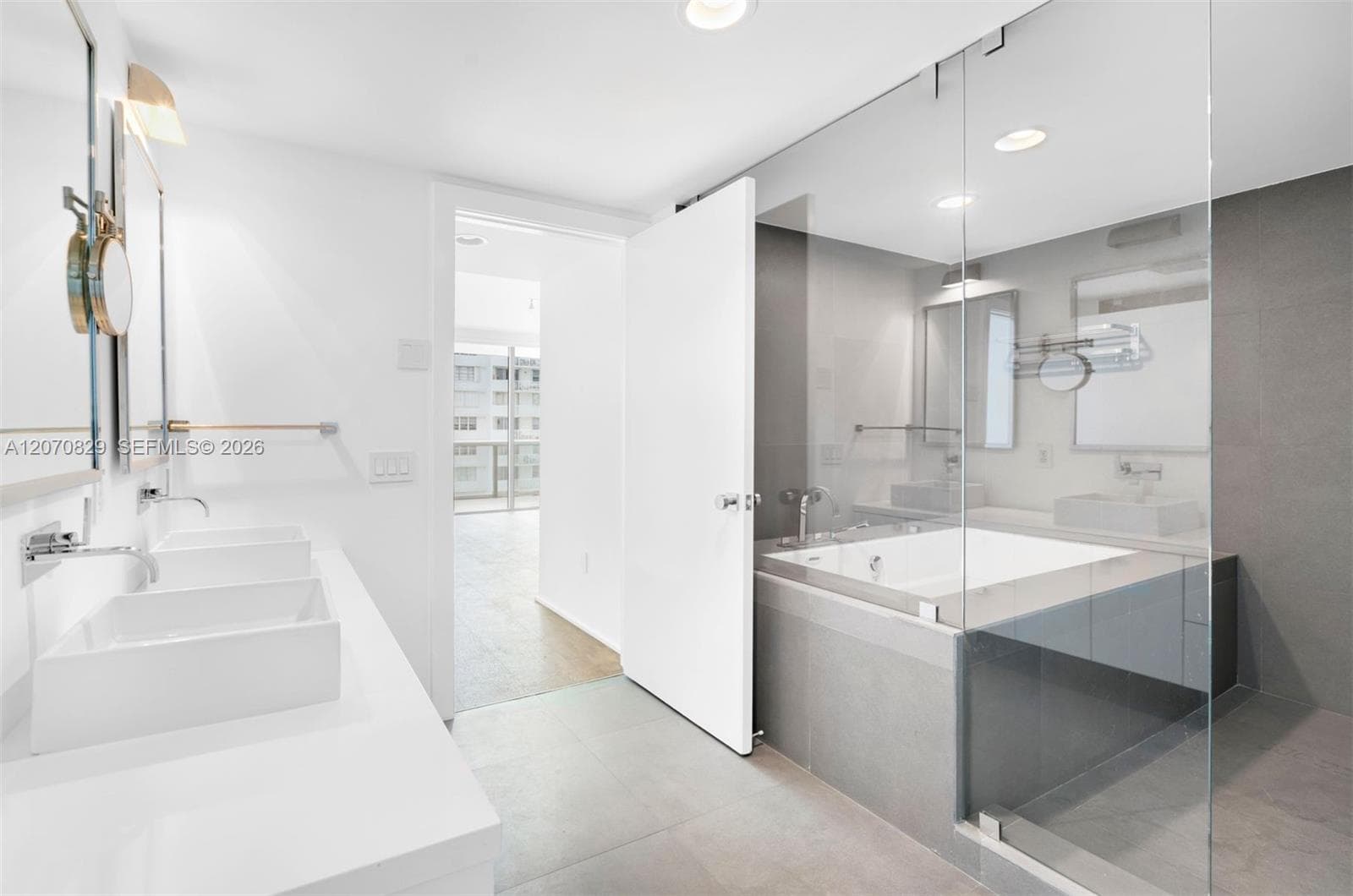 5875 Collins Ave 1102 photo 18