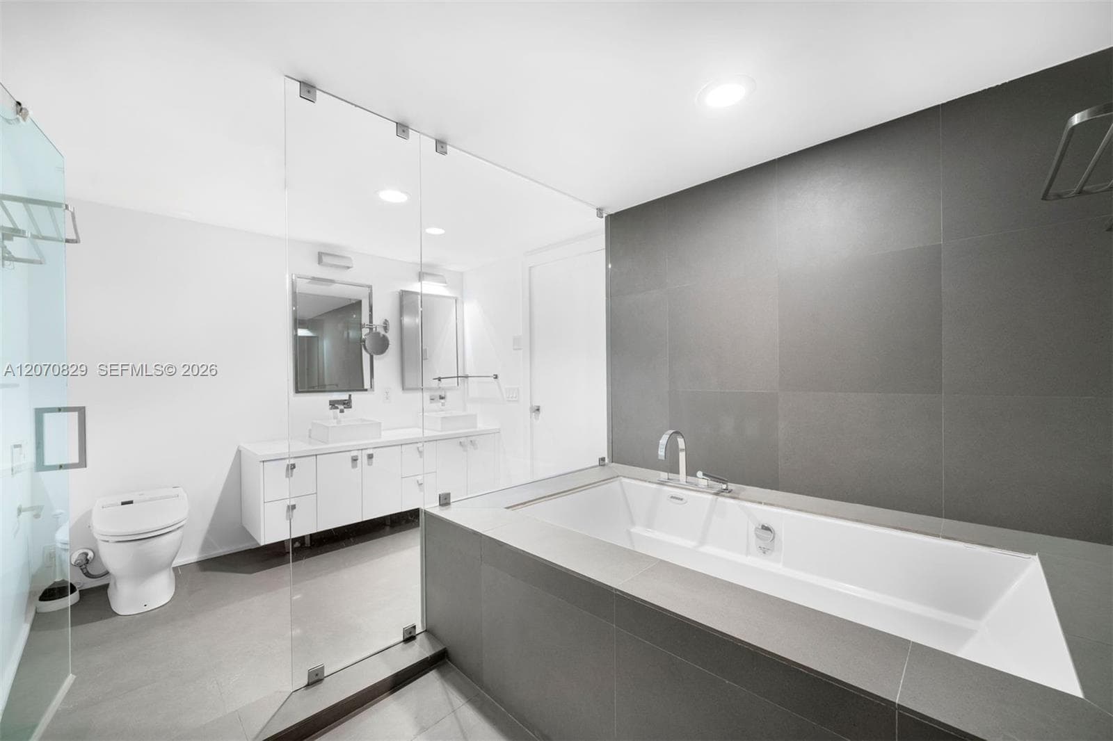 5875 Collins Ave 1102 photo 19