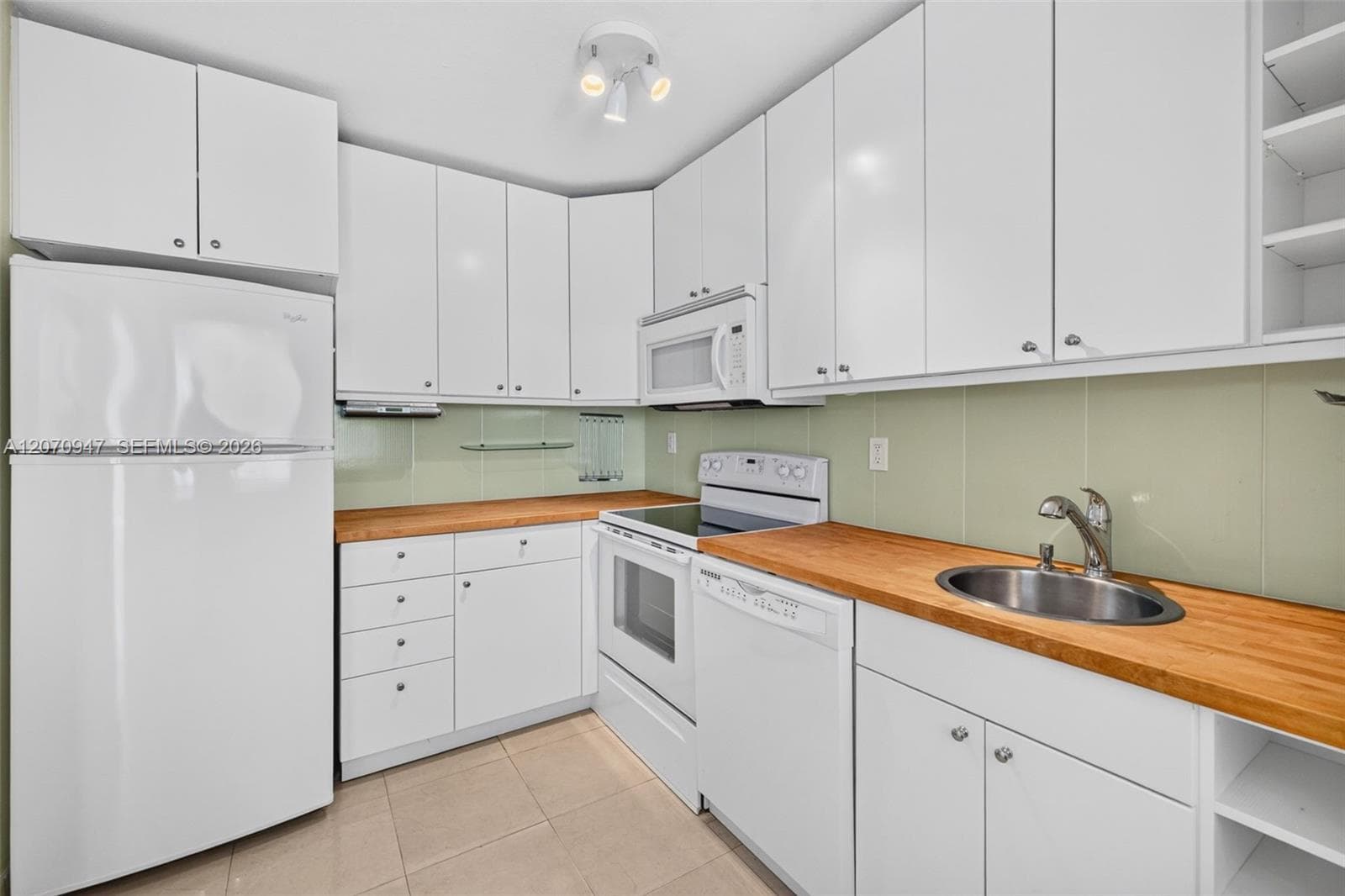 3731 N Country Club Dr 1023 photo 18