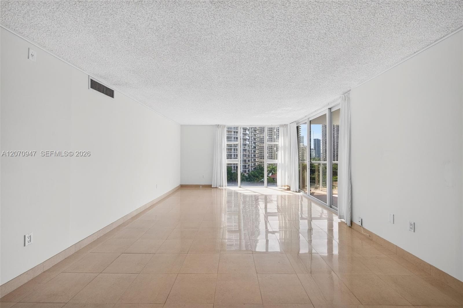 3731 N Country Club Dr 1023 photo 8