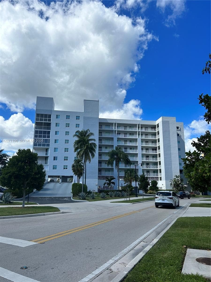 17800 N Bay Rd 803 photo 23