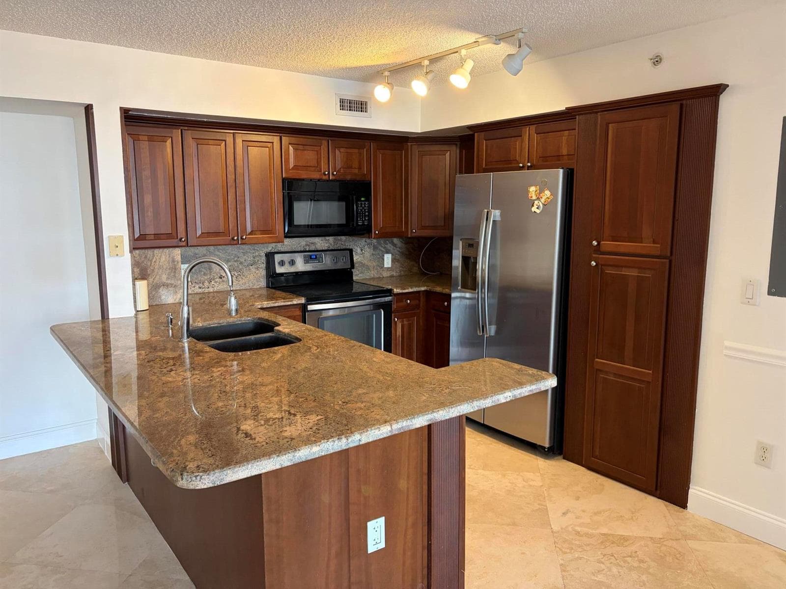 1801 N FLAGLER Drive 821 photo 2
