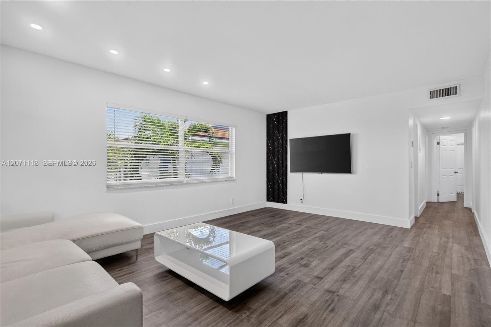 2100 Diana Dr 310 photo 2