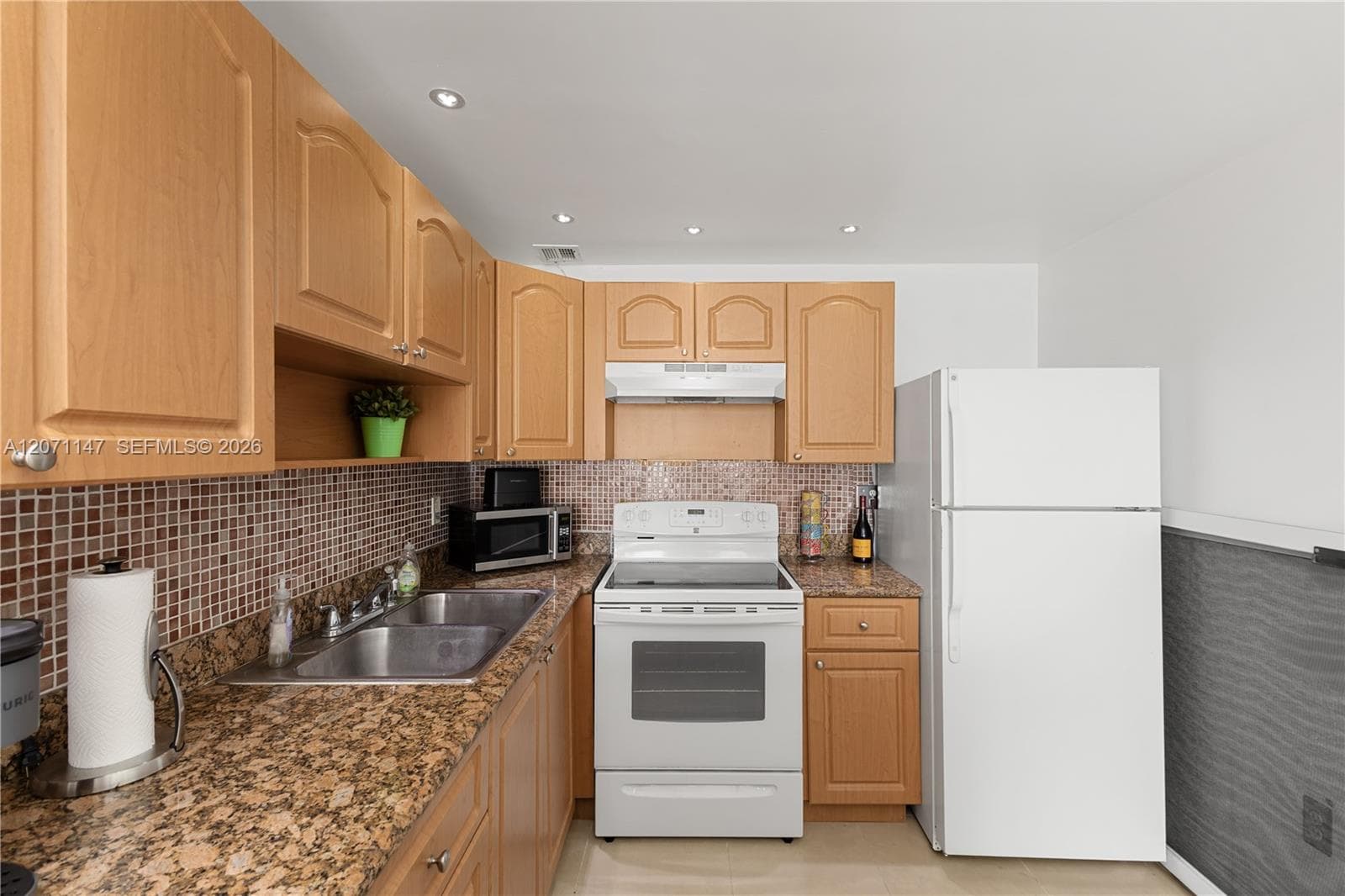 401 Ocean Dr 607 photo 13