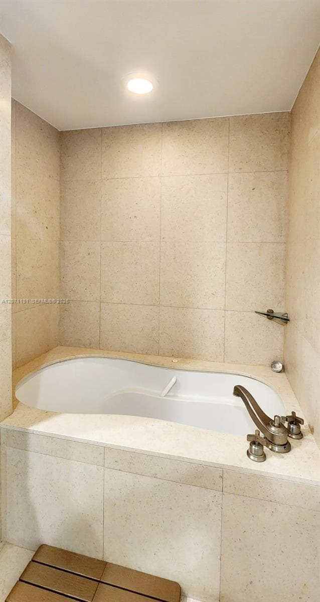6801 Collins Ave LPH05 photo 23