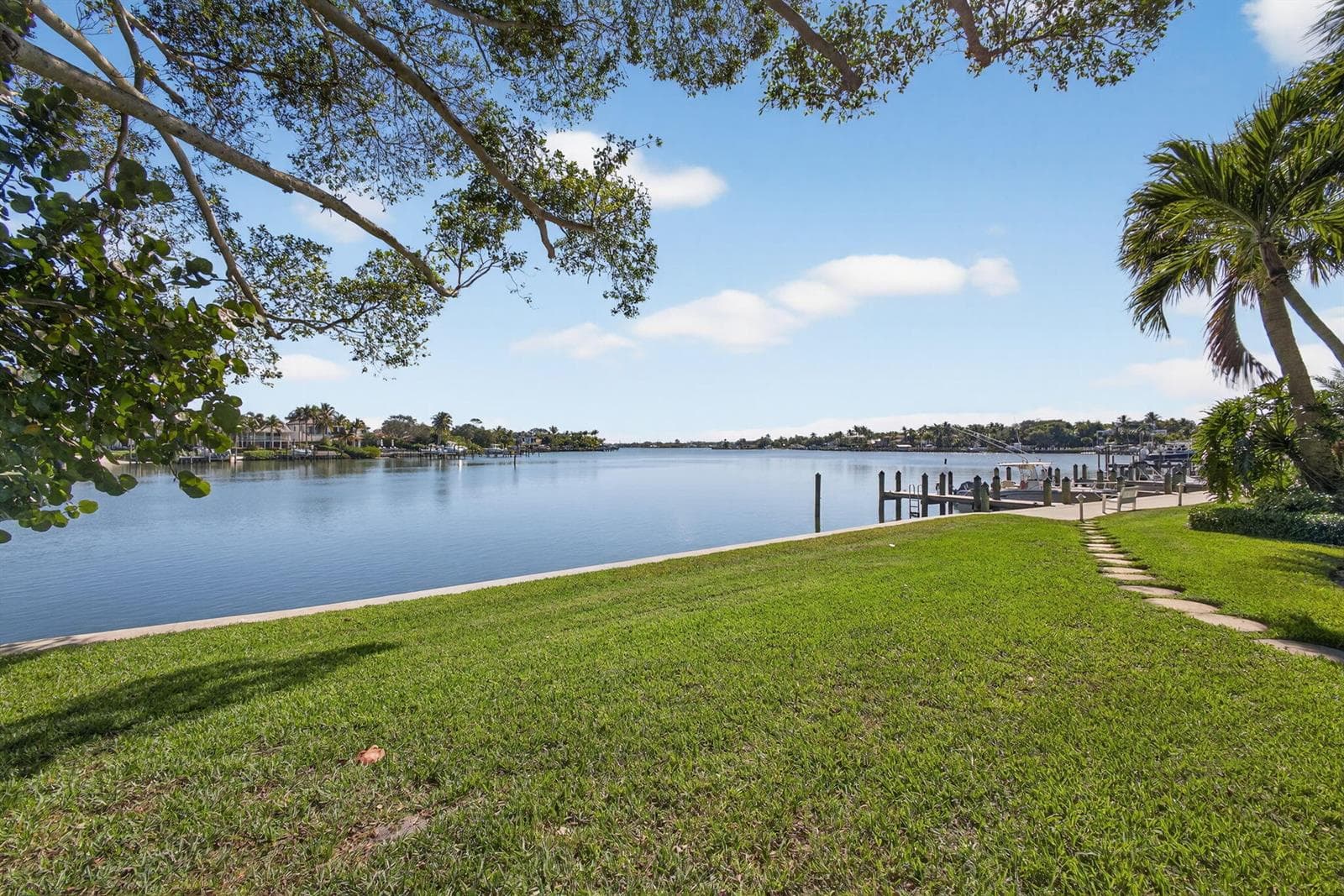 478 Tequesta Drive 204 photo 22