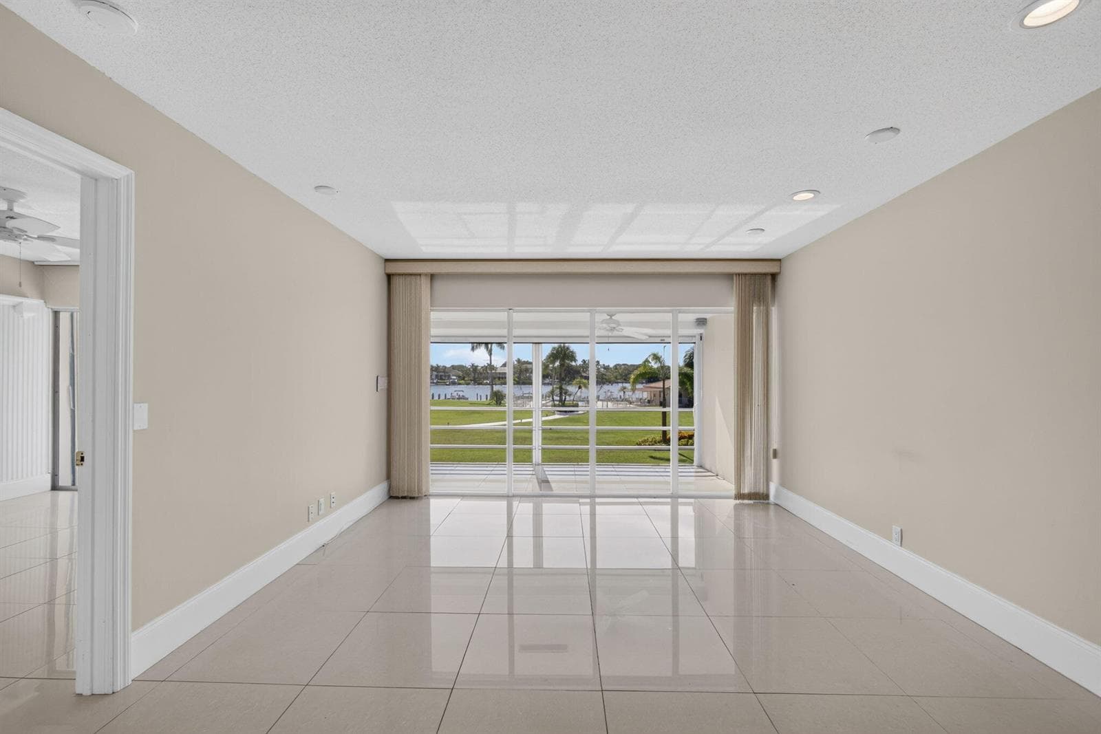 478 Tequesta Drive 204 photo 5