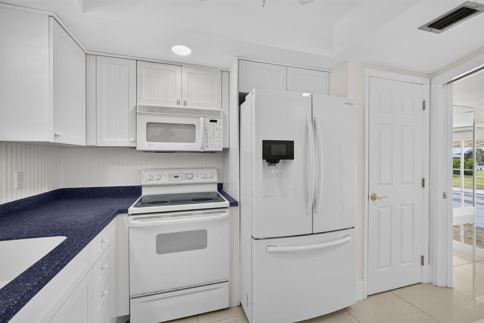 478 Tequesta Drive 204 photo 9