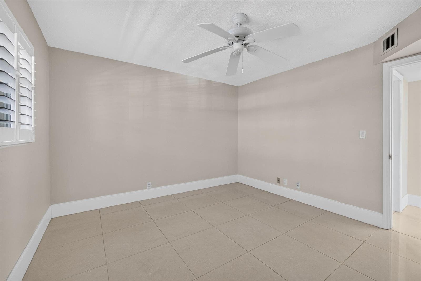 478 Tequesta Drive 204 photo 14