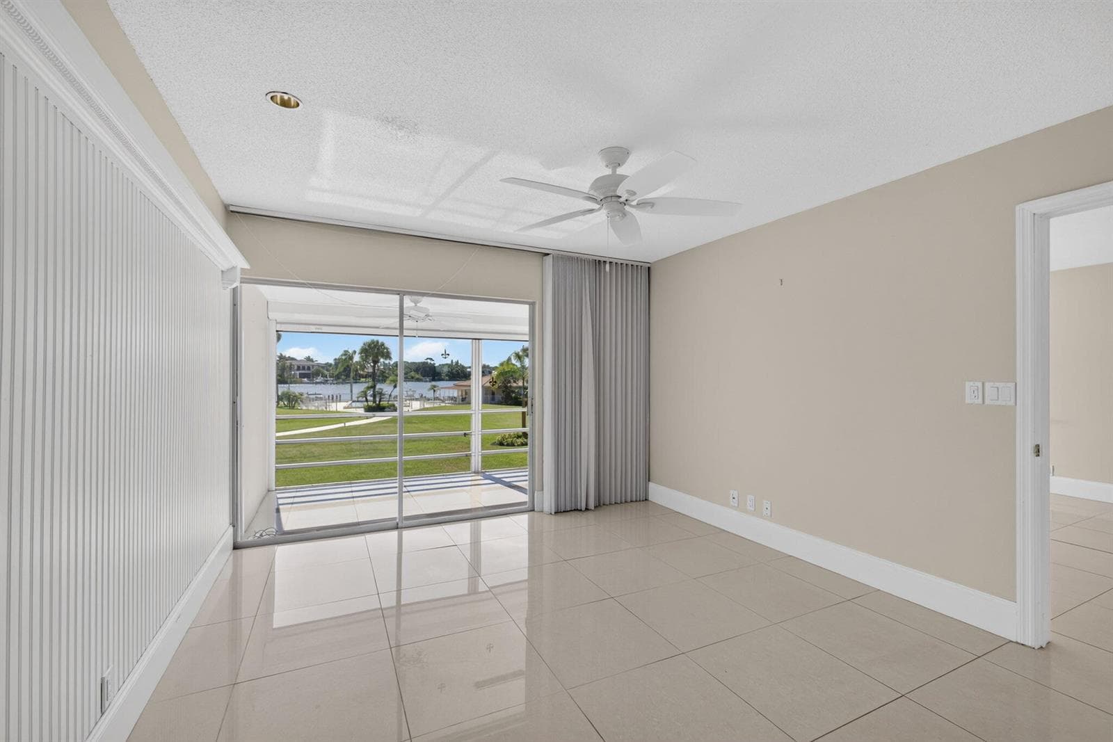 478 Tequesta Drive 204 photo 11