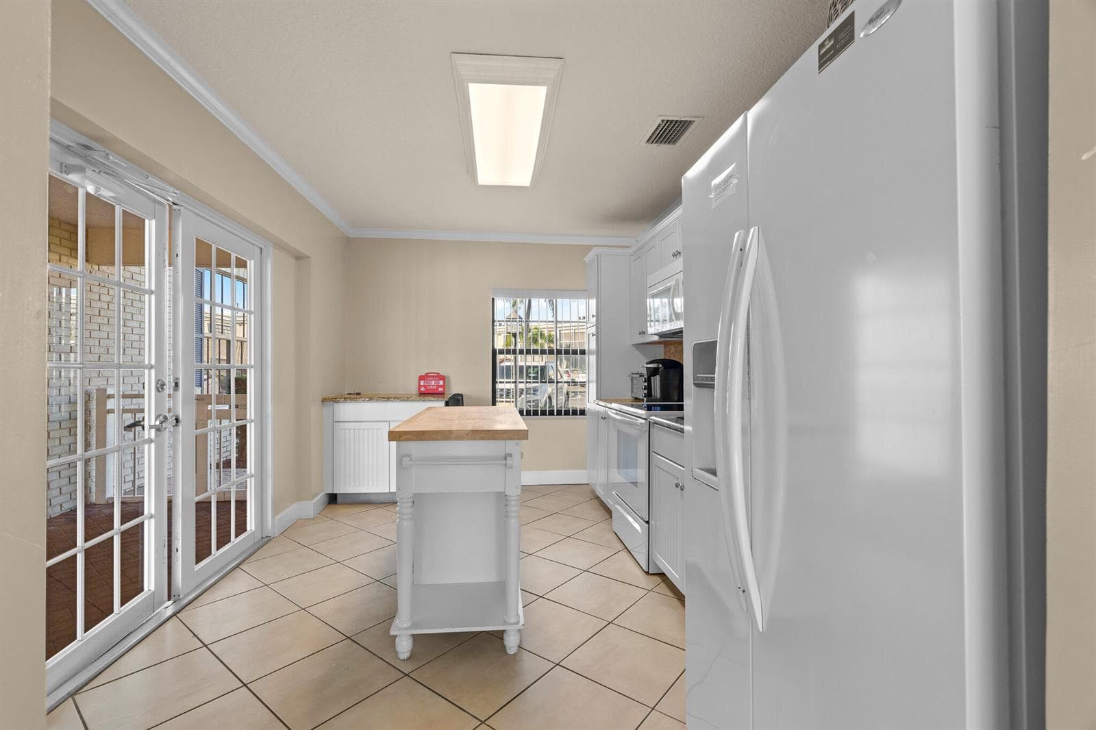 130 CYPRESS CLUB Drive 306 photo 18