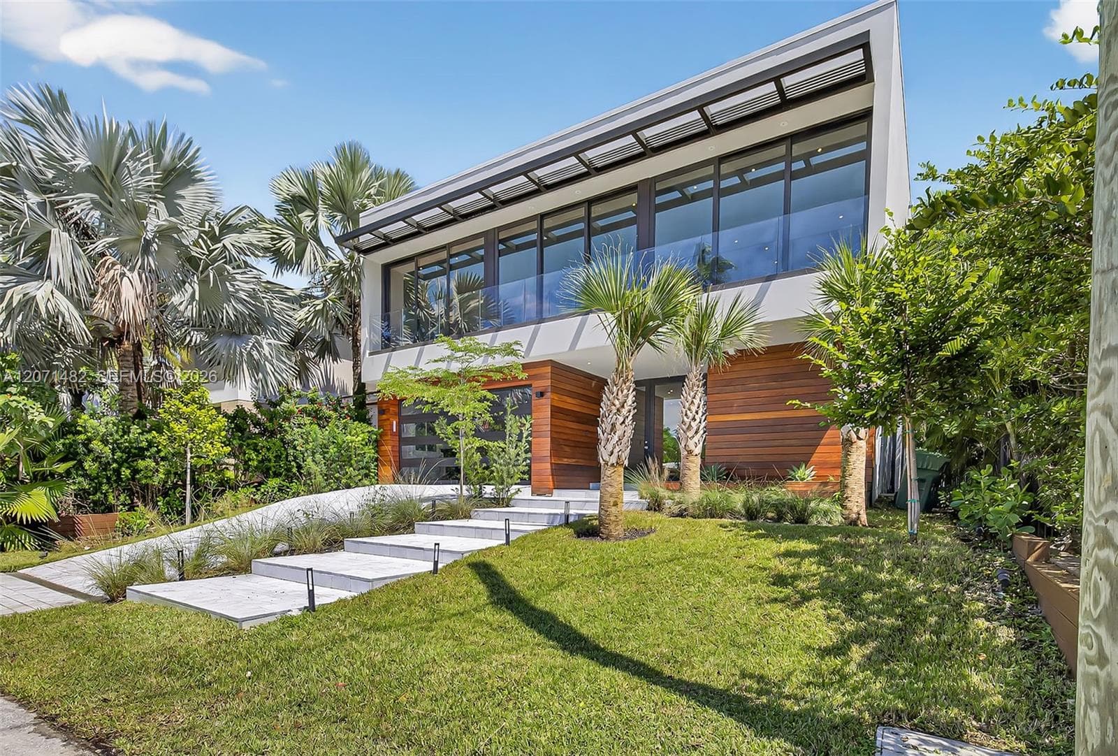 620 Solar Isle Dr photo 4