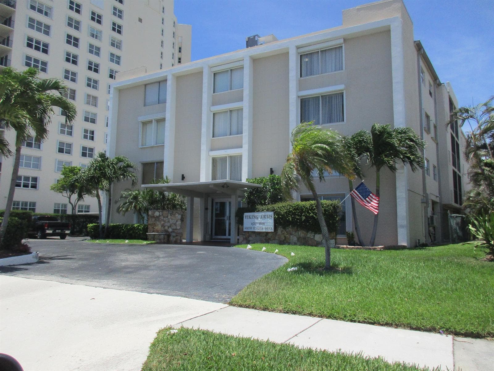 1527 S Flagler Drive 203F photo 1