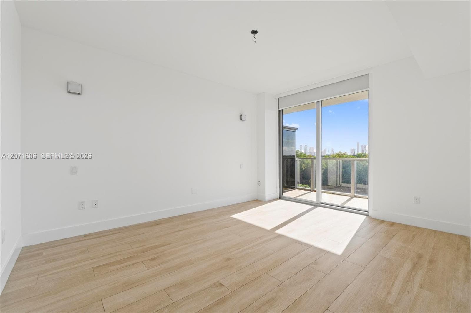 16385 Biscayne Blvd 521 photo 17
