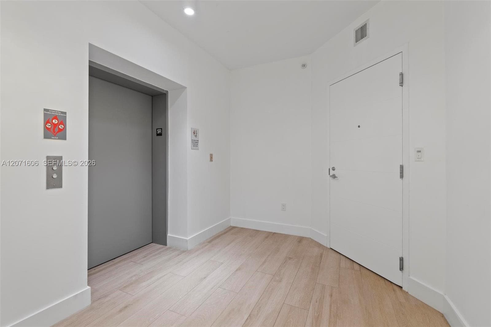 16385 Biscayne Blvd 521 photo 3