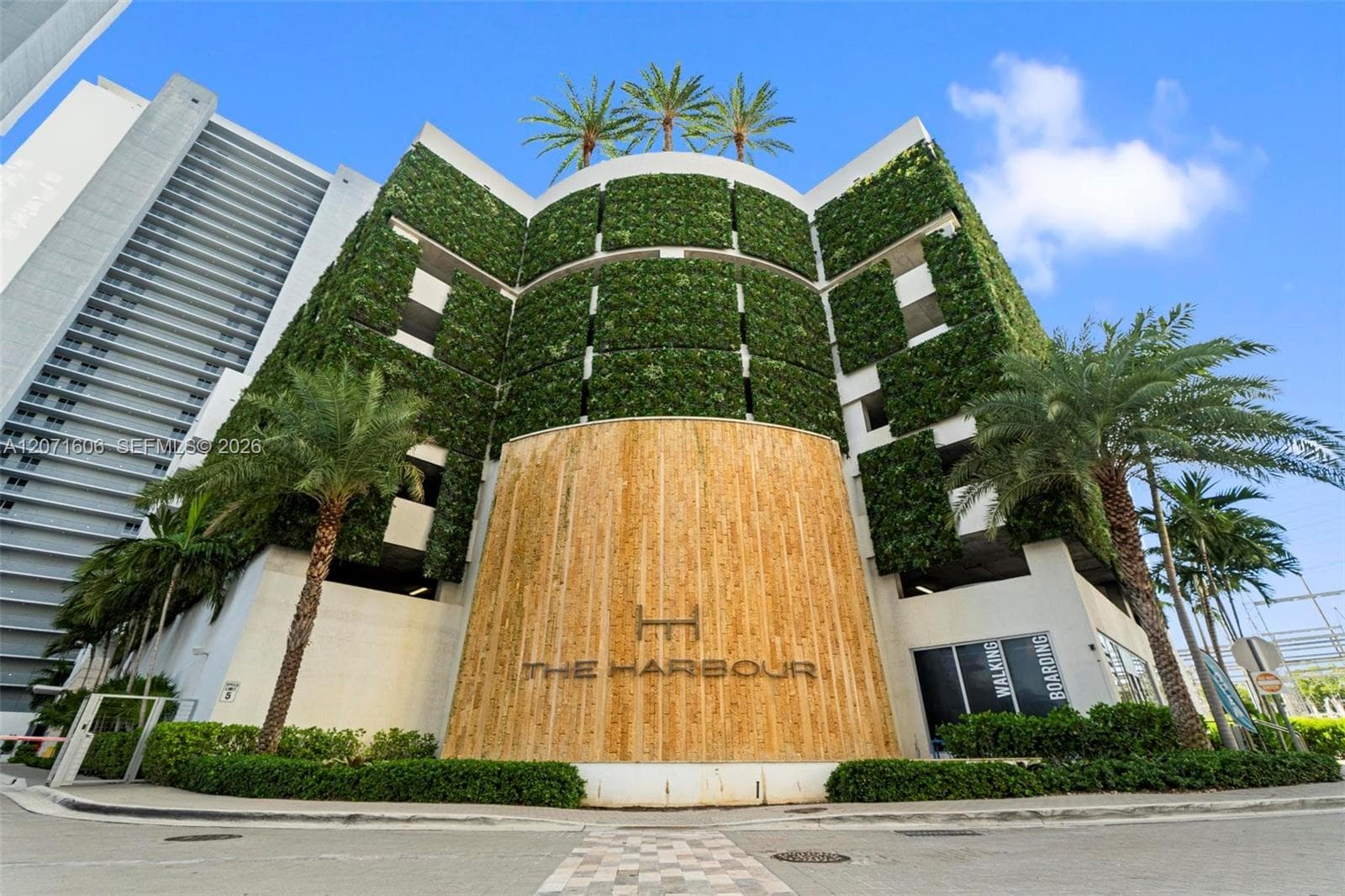 16385 Biscayne Blvd 521 photo 1