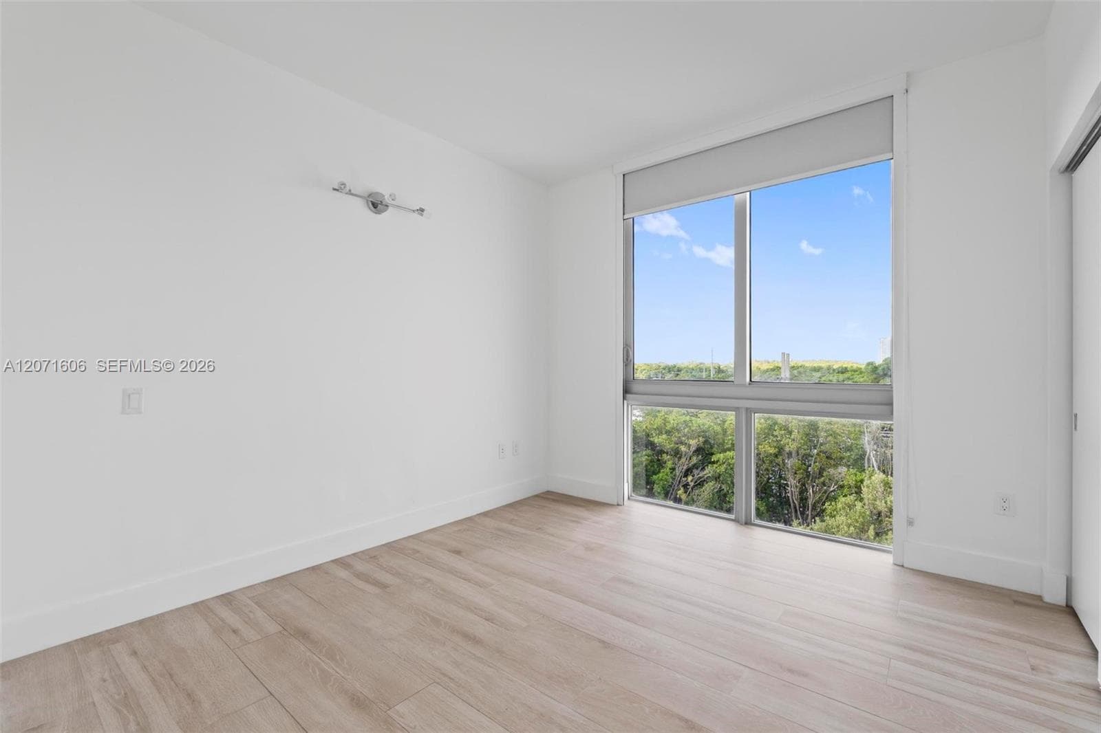 16385 Biscayne Blvd 521 photo 24