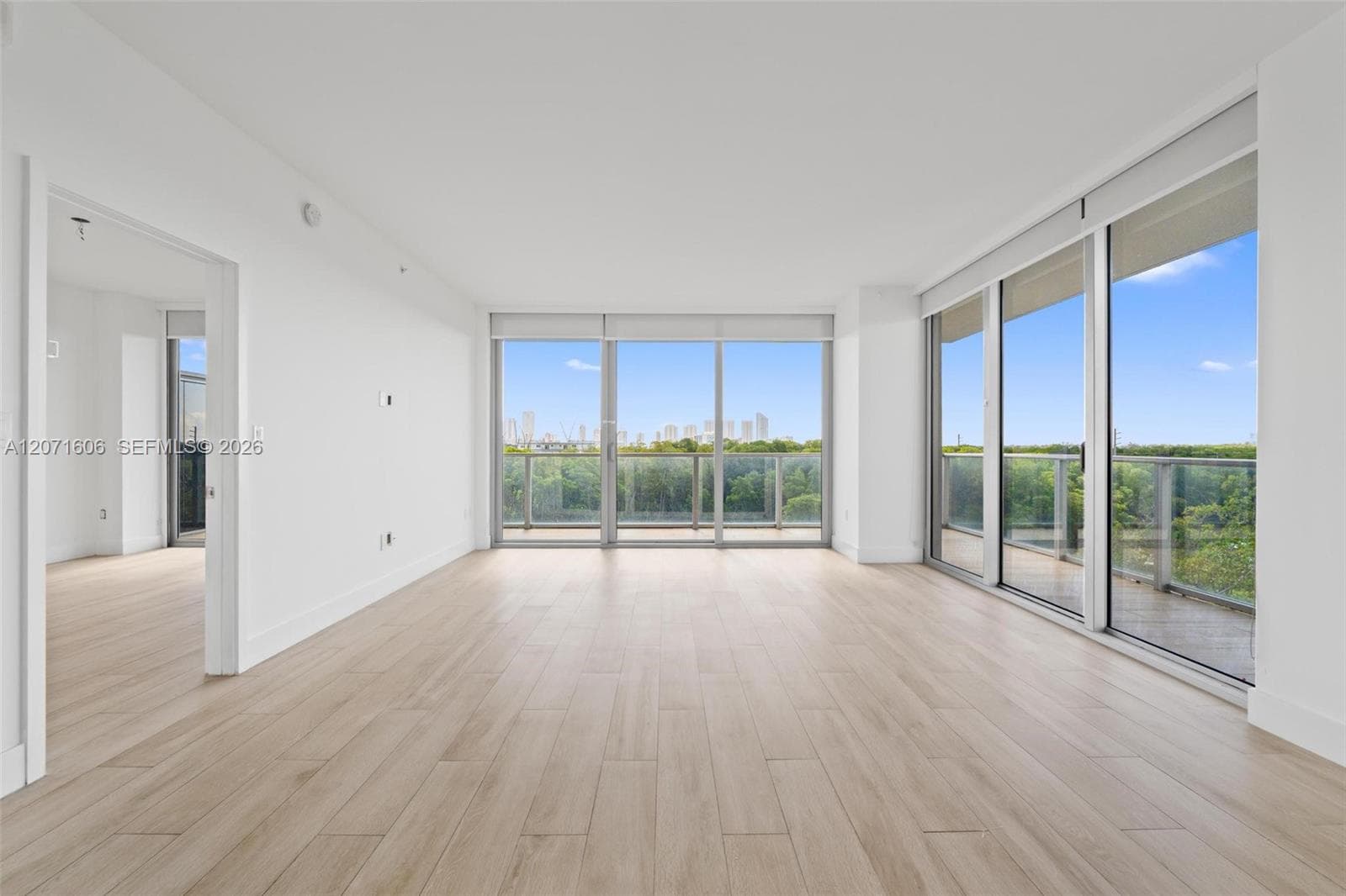 16385 Biscayne Blvd 521 photo 10