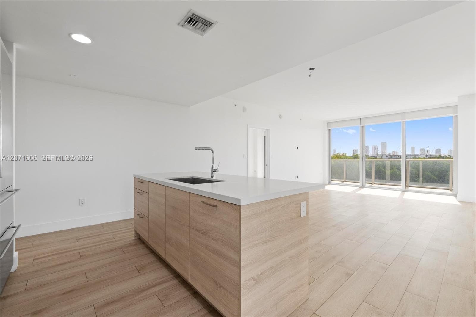 16385 Biscayne Blvd 521 photo 8
