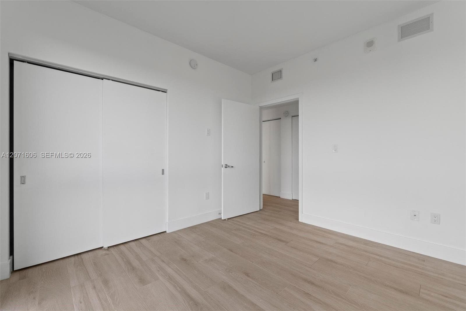 16385 Biscayne Blvd 521 photo 25