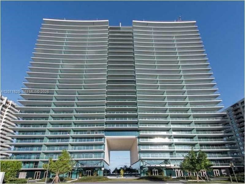 10201 Collins Ave 805 photo 2