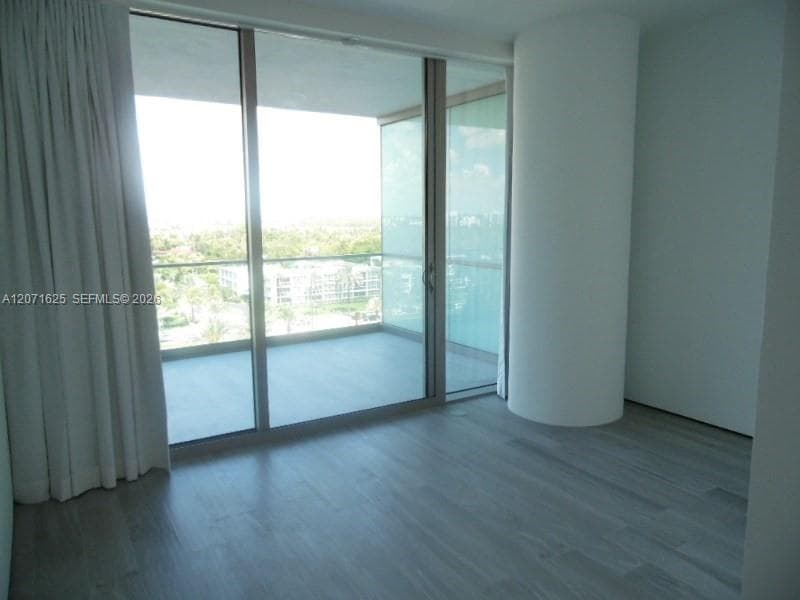 10201 Collins Ave 805 photo 16