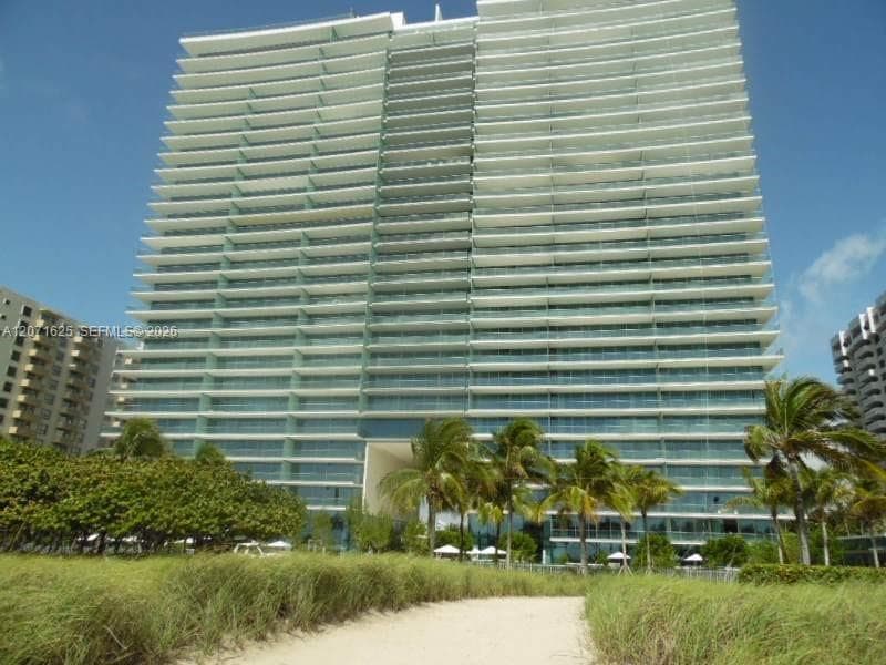 10201 Collins Ave 805 photo 3