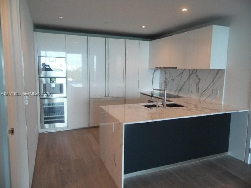 10201 Collins Ave 805 photo 5