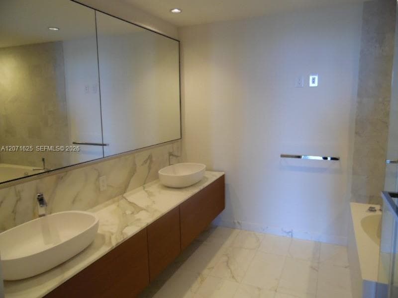 10201 Collins Ave 805 photo 11